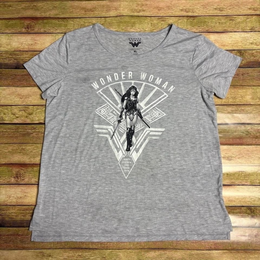 DC Comics grey‎ Wonder Woman graphic t shirt high- low hem. Item 413